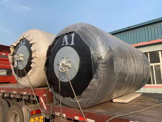 Fendery do łodzi z pianą Gęstość PU Gumkowy Fender do uniknięcia kolizji