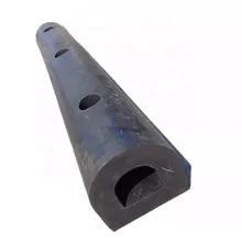 Ciężkie urządzenia D Gumowe płaszcze ochronne dla statków morskich Instalacja śrubkowana Wchłaniająca energię uderzeniową