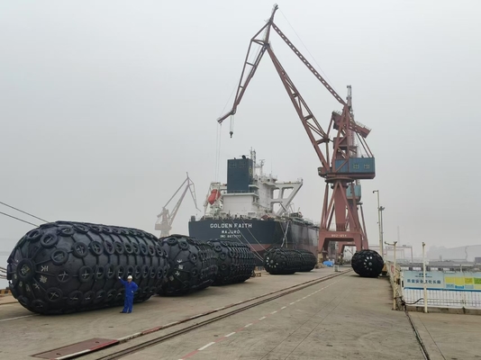 Czarny gumy trwałe Yokohama Marine Fender do ochrony statków wodnych
