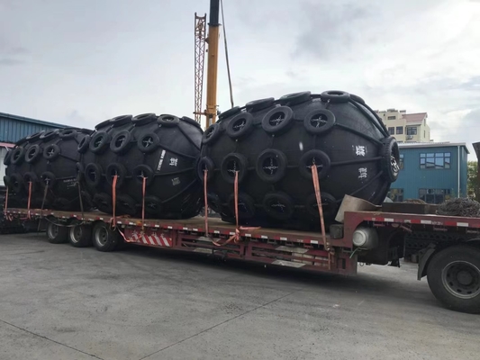 Czarny gumy trwałe Yokohama Marine Fender do ochrony statków wodnych