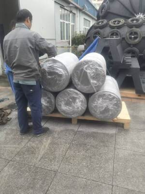 Ochraniacz morski z pianki poliuretanowej PU, charakteryzujący się doskonałą elastycznością i odpornością na obciążenia środowiska morskiego