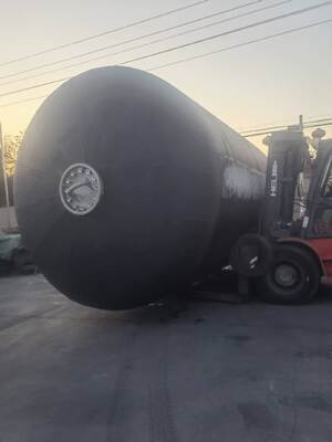 Ochraniacz morski z pianki poliuretanowej PU, charakteryzujący się doskonałą elastycznością i odpornością na obciążenia środowiska morskiego