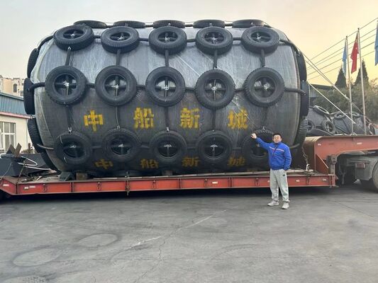 24 miesiące Okres Pianka wypełnione Fenders D3.0m X L5.0m Deflection 60 procent Trwałe Marine Dock Ochrona Rozwiązanie