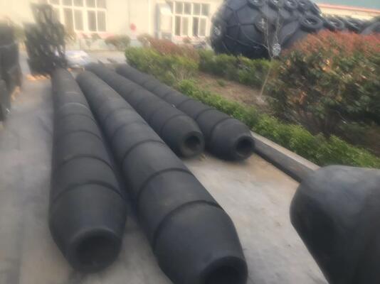 Niskie w utrzymaniu błotniki rolkowe holownicze Wysokość 200 mm 450 mm Zaprojektowane w celu zmniejszenia kosztów konserwacji i zwiększenia bezpieczeństwa holowników