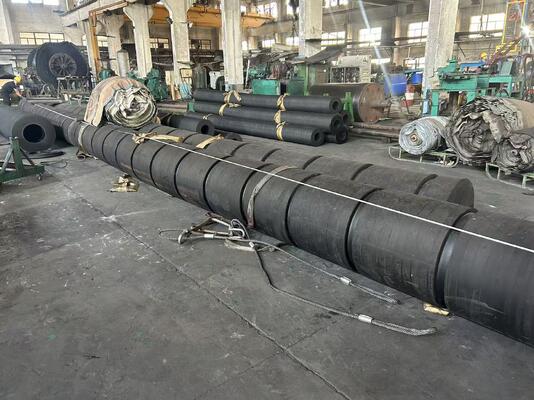 Niskie w utrzymaniu błotniki rolkowe holownicze Wysokość 200 mm 450 mm Zaprojektowane w celu zmniejszenia kosztów konserwacji i zwiększenia bezpieczeństwa holowników